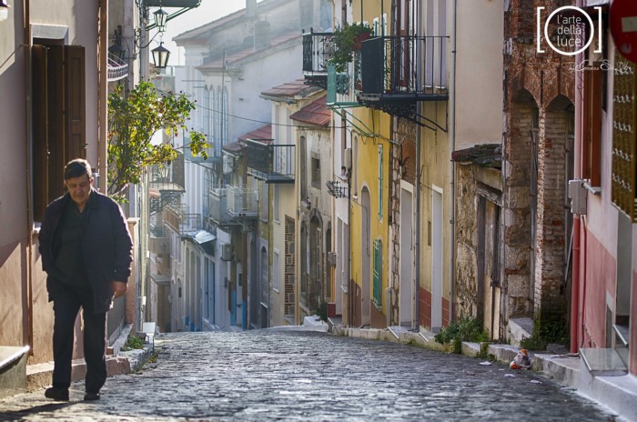 Το άγνωστο κουκλίστικο ελληνικό χωριό που οι περισσότεροι κάτοικοι του είναι καλλιτέχνες